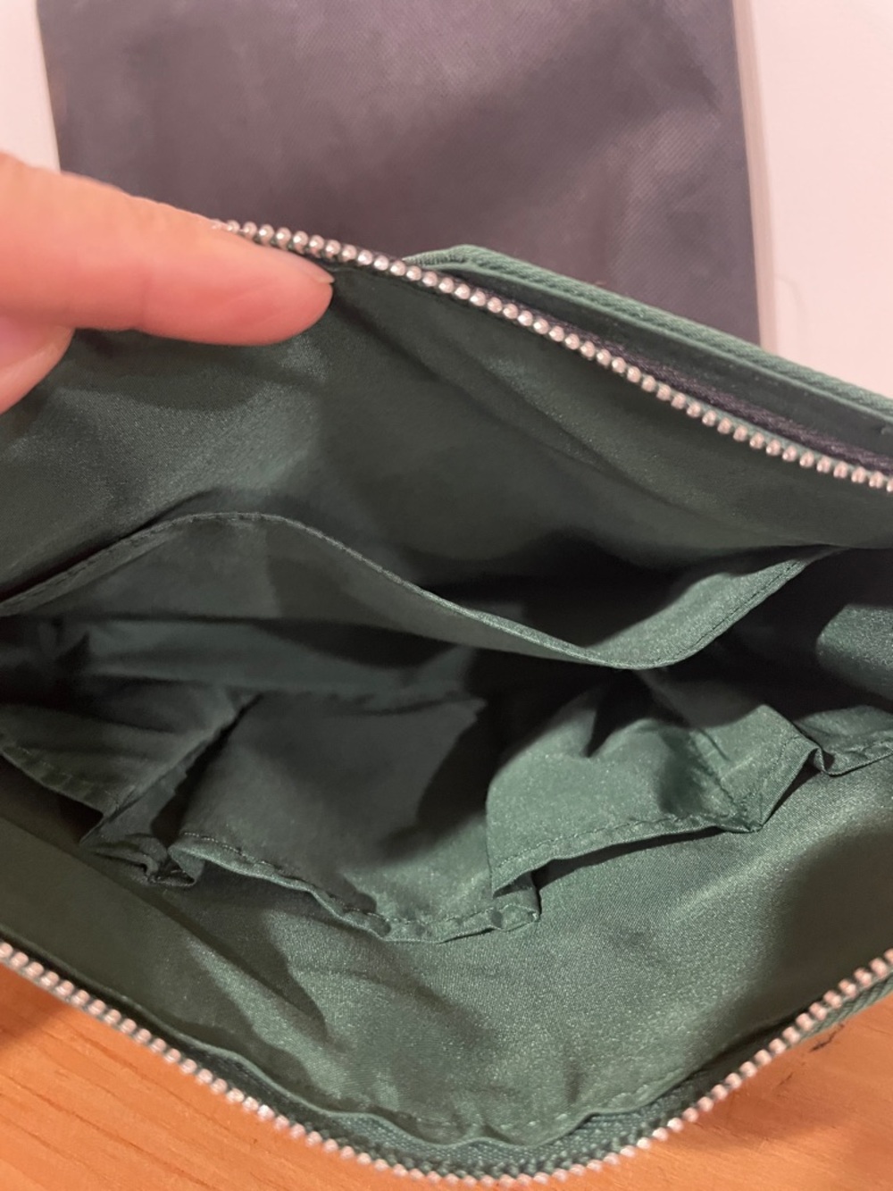 π PRADA Green Toiletry Pouch with Black Dust Bag - Picture 7 of 10